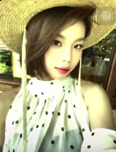 Video preview thumbnail — Nana